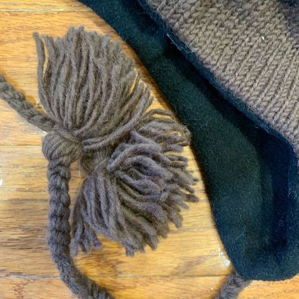 Wool Rabbit Toque Handmade in Nepal - Adult - Picture 2 of 6
